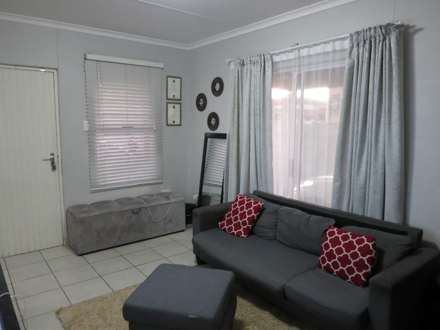 To Let 2 Bedroom Property for Rent in Electric City Western Cape